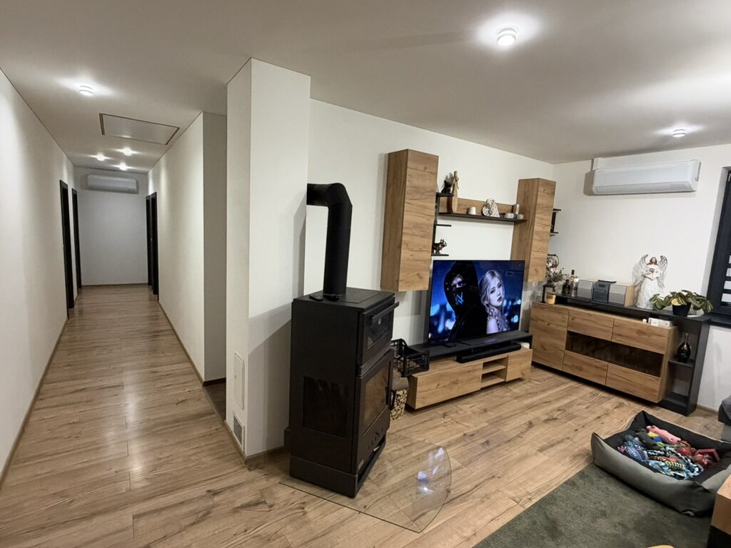 Multisplit Samsung WindFree v obývačke a na chodbe – Podhorie